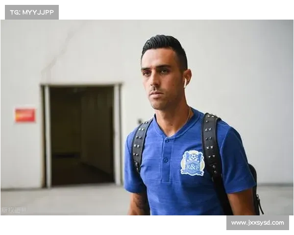 扎哈维宣布正式退役球迷如何理性面对偶像谢幕带来的情感落差