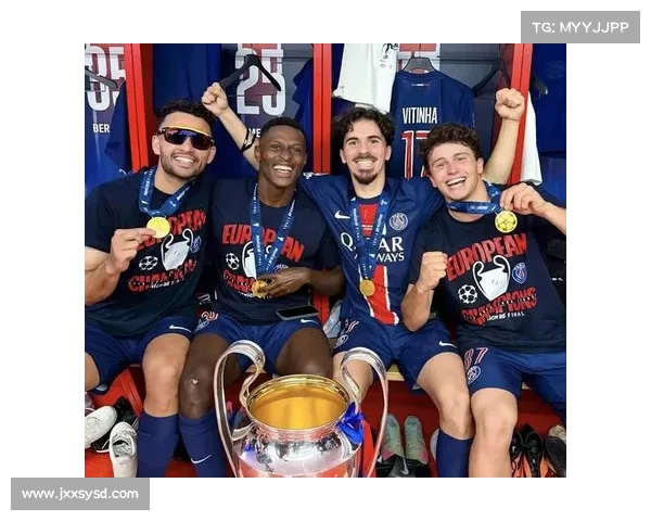 巴黎圣日耳曼新任主帅首秀表现解析球队新面貌展现与战术调整分析